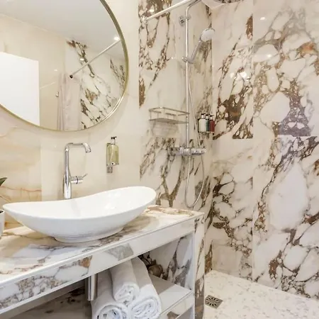 Luxury 3 Bedrooms And 3.5 Bathrooms -louvre Museum